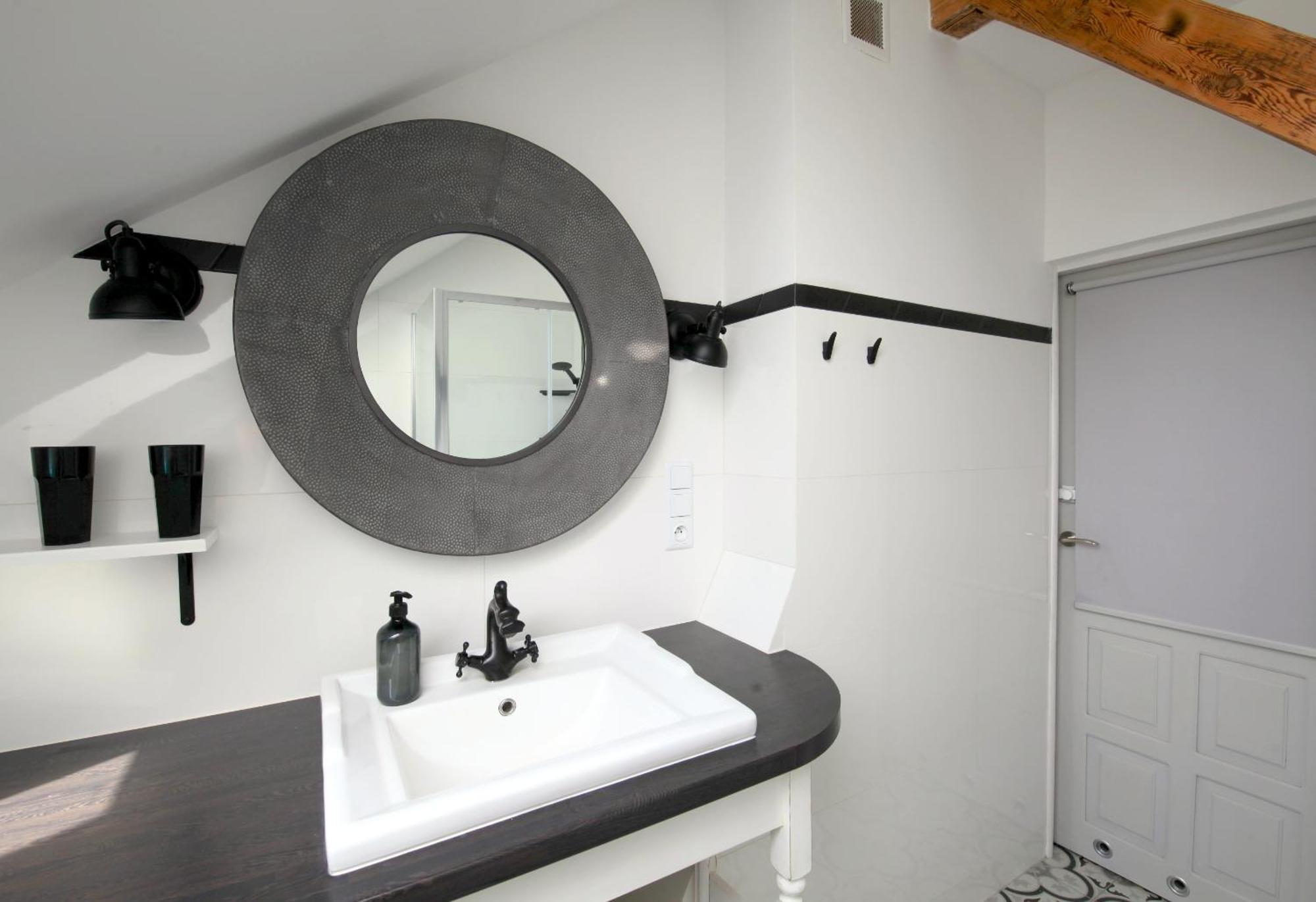 Millanova Apartment Milanowek Екстериор снимка
